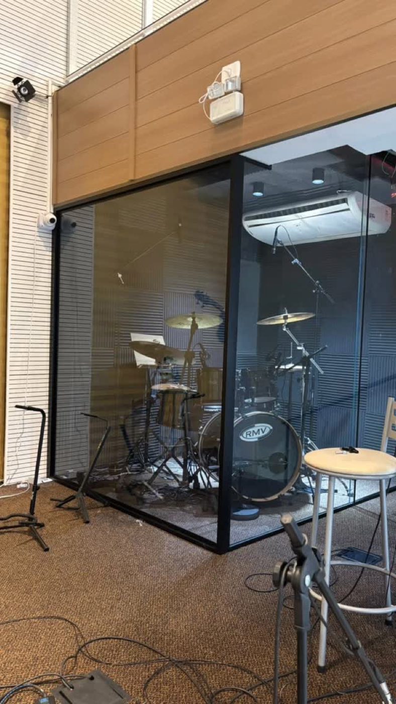 Divisória de vidro em projeto especial de estúdio de música